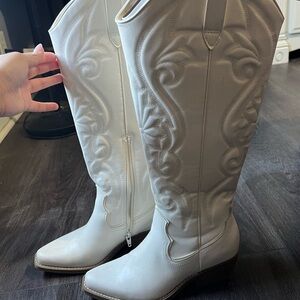 Kenzie White Embroidered Heeled Boots